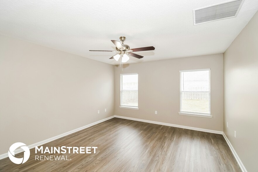 Building Photo - 11533 Brian Lakes Dr N