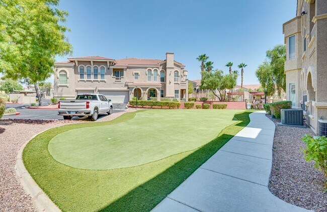 Building Photo - Fully Furnished 2 Bedroom 2 Bath Breathe T...