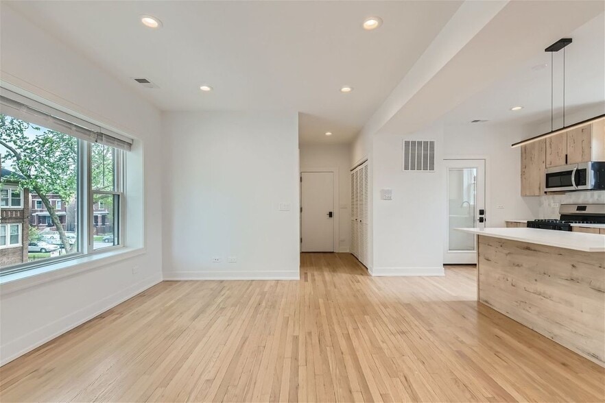 Building Photo - 2604 N Springfield Ave