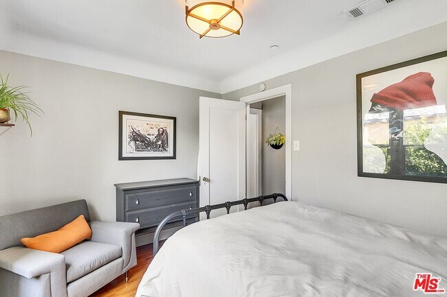 Building Photo - 2630 S Bedford St