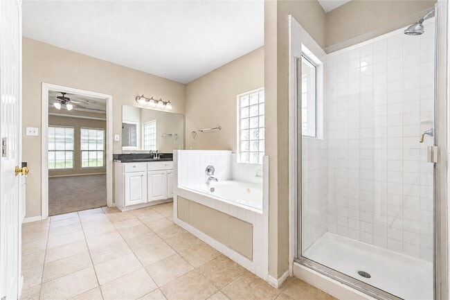 Building Photo - 14009 Hollow Canyon Ln