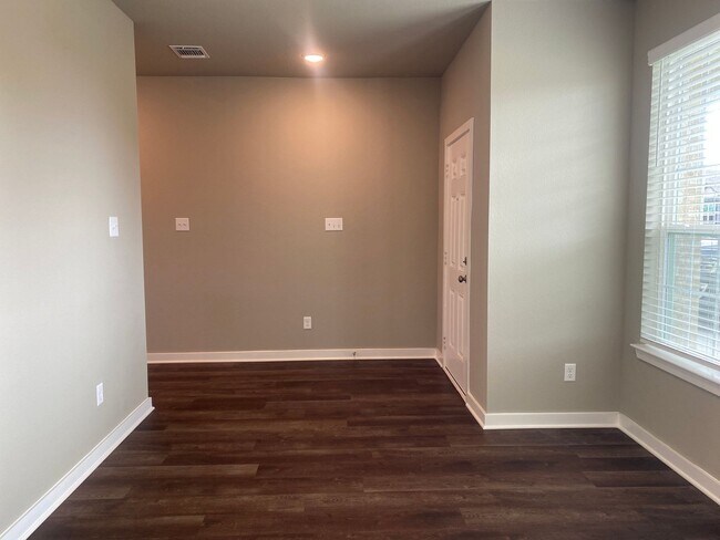 Building Photo - 3 BEDROOM, PLUS OFFICE, BELTON ISD