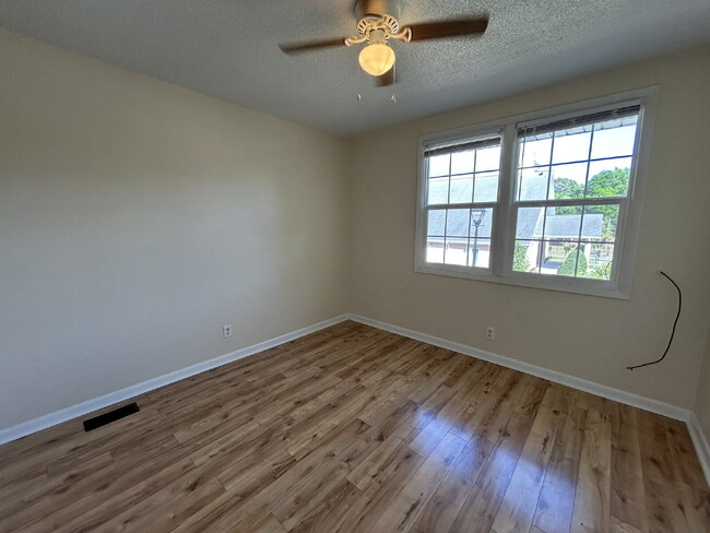 Building Photo - Apartment for Rent