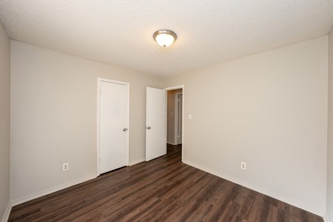 Building Photo - 581 Ridgewood Dr