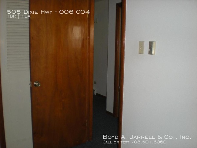 Building Photo - Oakwood Apartments: Chicago Heights