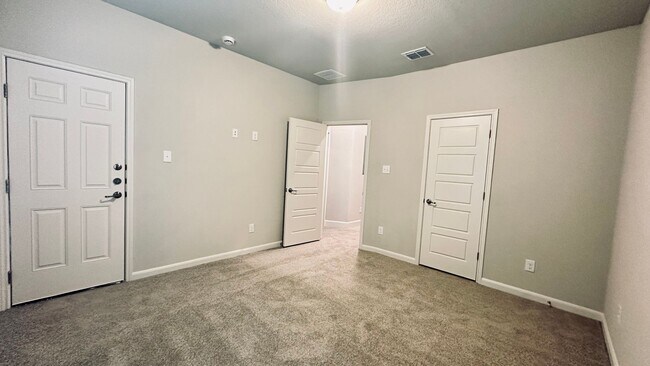 Building Photo - Newly Built Duplex on the Far West Side!