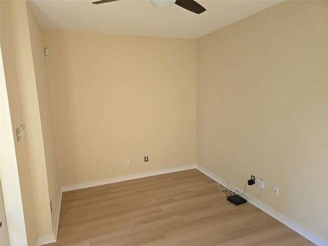 Building Photo - 6000 S Congress Ave