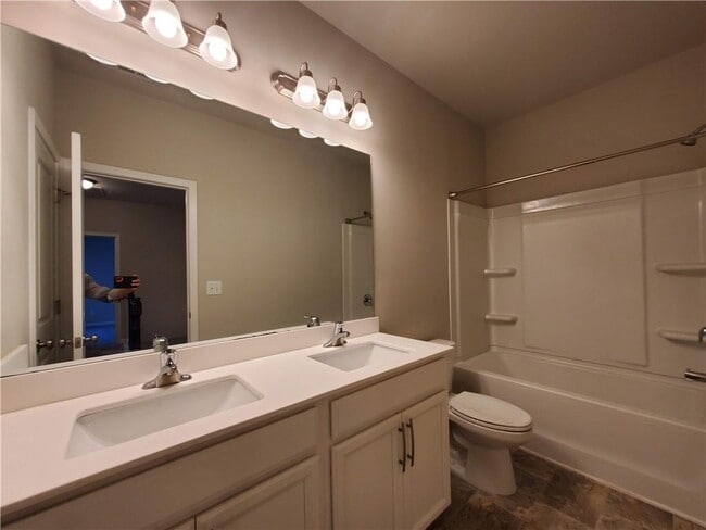 Building Photo - 165 Canvas Ives Dr