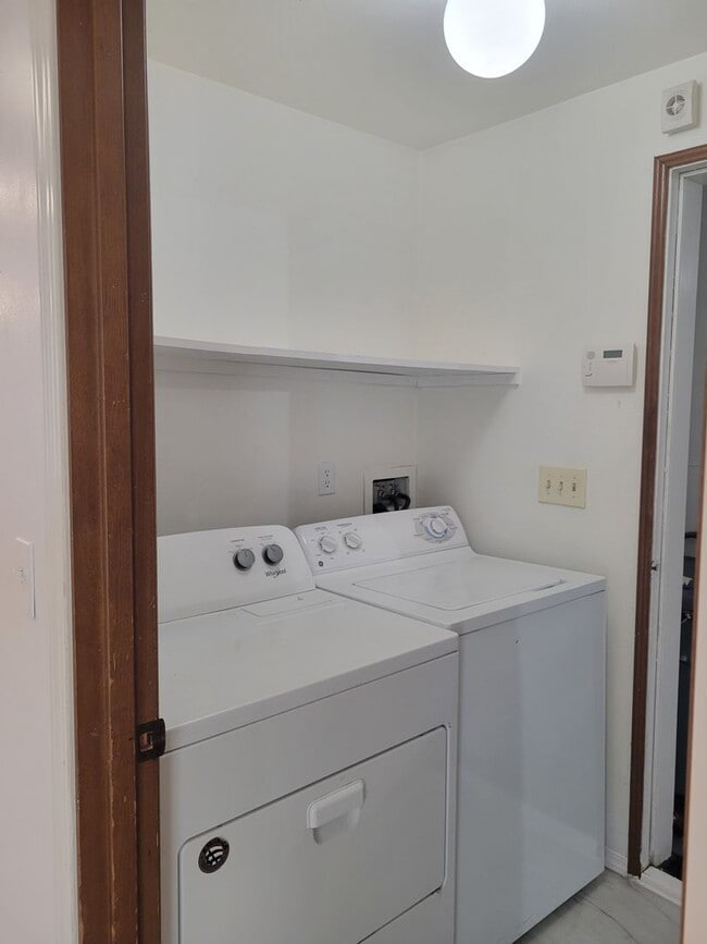 Building Photo - ? Spacious 3-Bedroom Rambler with Vaulted ...