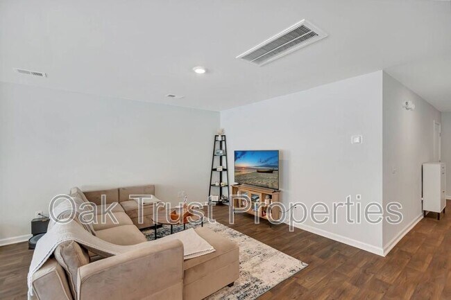 Building Photo - 111 Orchid Bloom Cir