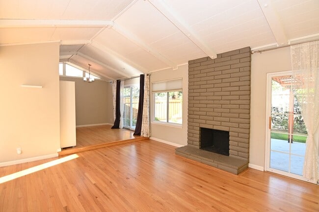 Building Photo - Updated Sunnyvale Beauty, 3/2 with AC
