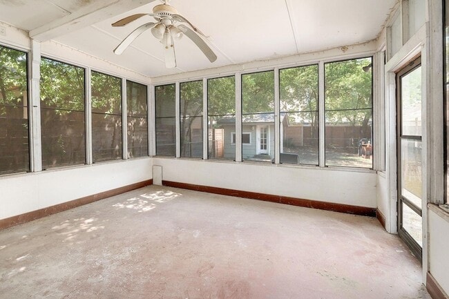 Building Photo - 1205 Palo Duro Rd