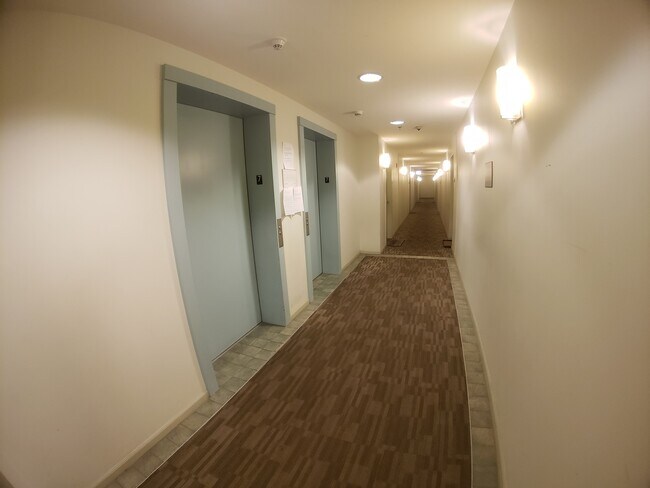 Building Photo - 100 N Hermitage Ave
