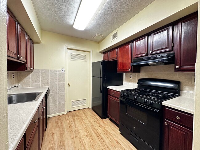 Building Photo - 2 Wynwood Dr