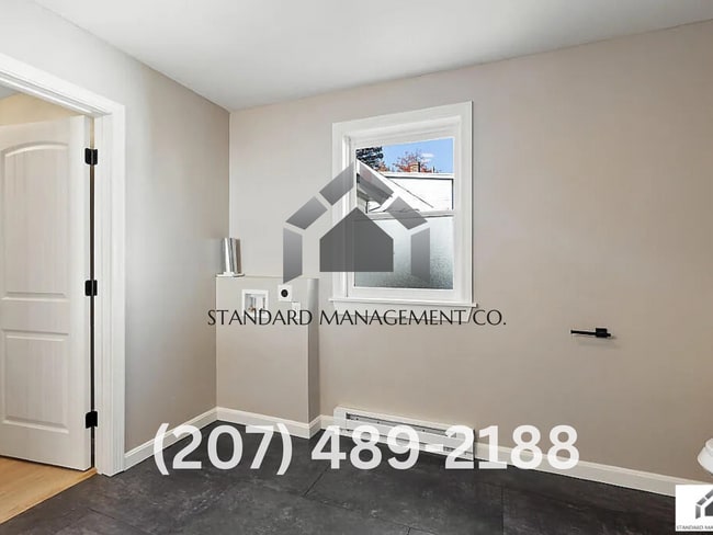 Building Photo - Spacious 4-Bedroom Home with Garage & Modern Heating  for Rent in Waterville