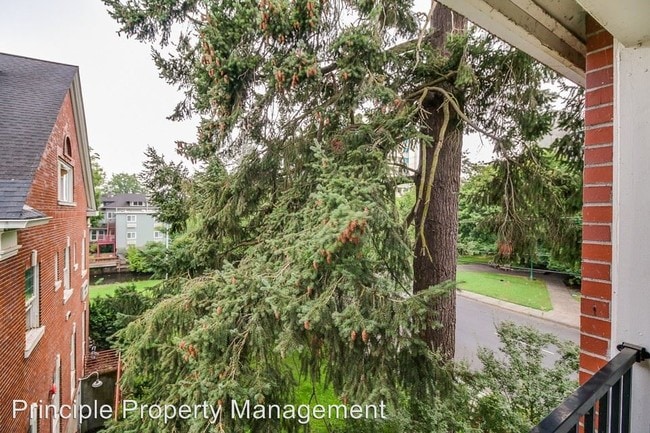 Building Photo - 979 Patterson St