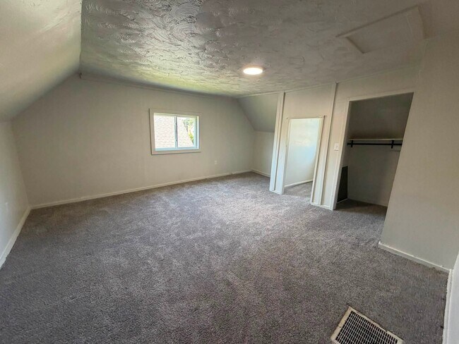 Building Photo - 841 Moxahala Ave