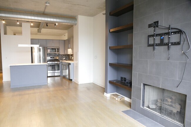 Building Photo - 720 N Larrabee St