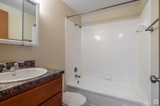 2BD, 1BA - 684SF - Fountaine Apartments