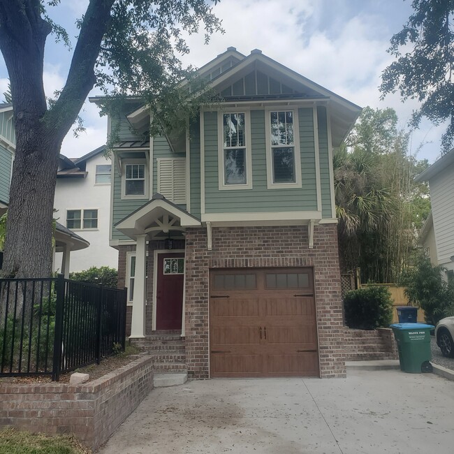 Primary Photo - 1124 Azalea Ln