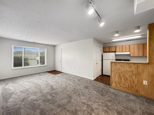 Building Photo - Battle Creek 2 Bedroom / 2 Bath Apartment – Available Now!