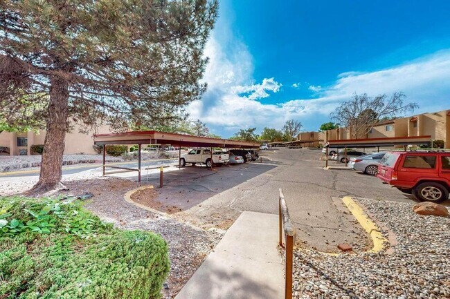 Building Photo - 939 Country Club Dr SE