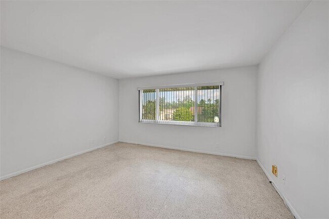 Building Photo - 2624 NE 32nd St