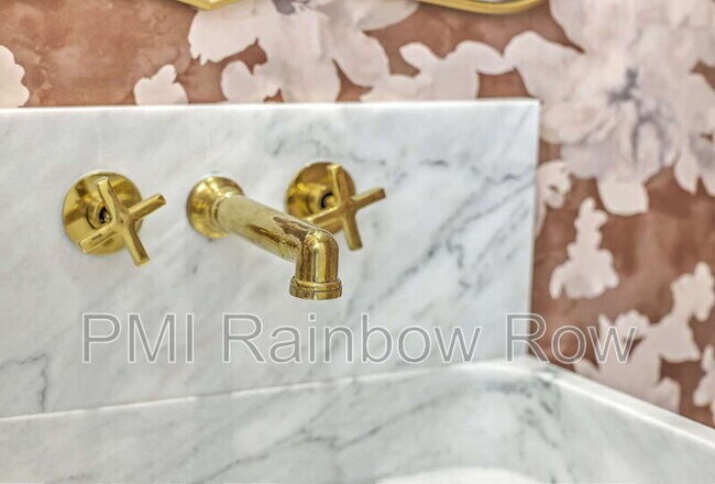 Building Photo - 755 Adluh St