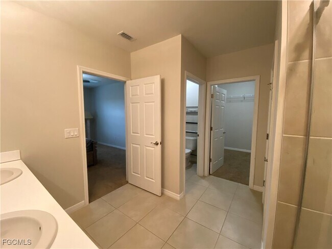 Building Photo - 2507 NW 20th Terrace