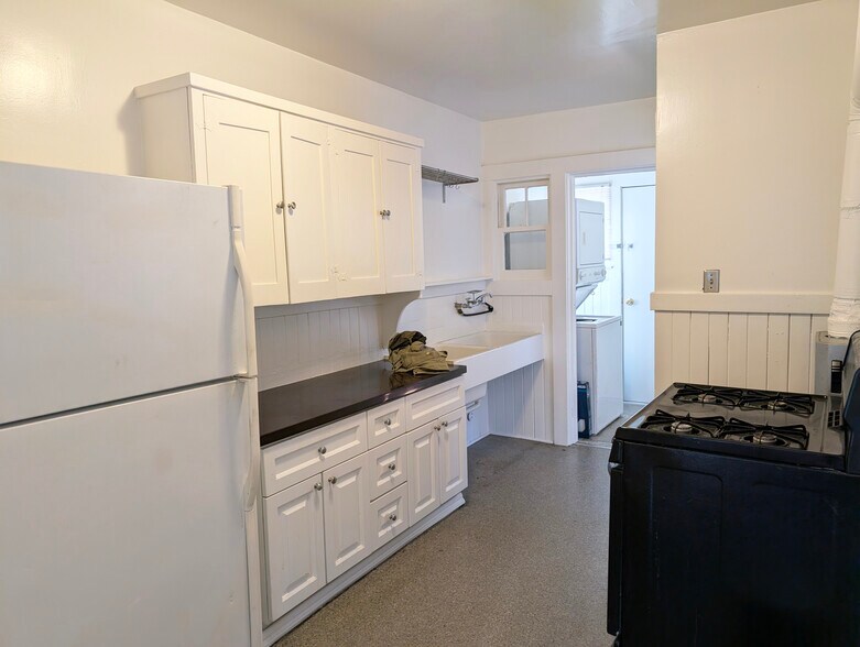 Building Photo - 2630 E St