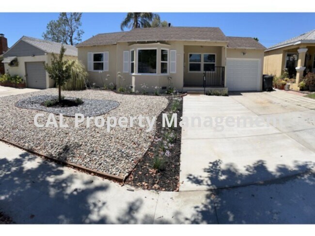 Building Photo - 2125 N Screenland Dr