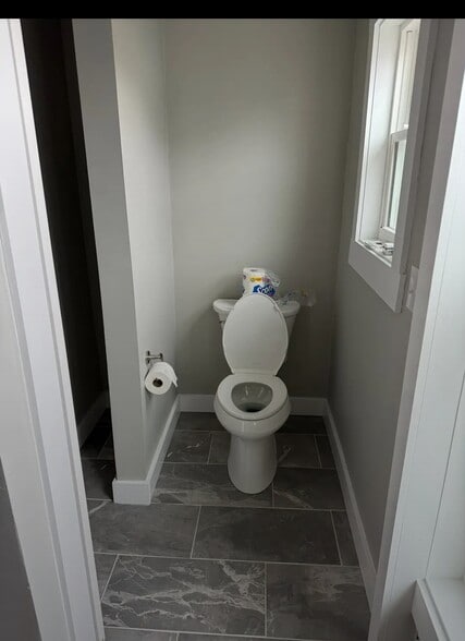 Building Photo - 138 Emery St