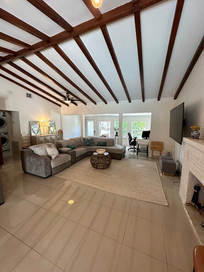 Building Photo - 3036 Coral Shores Dr