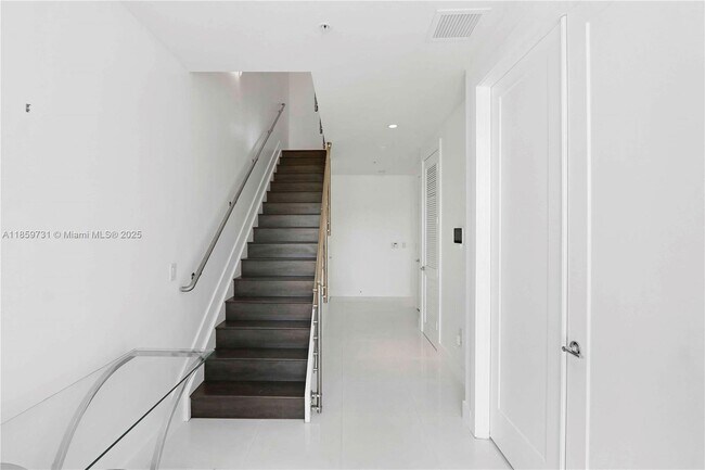 Building Photo - 10541 NW 66th St