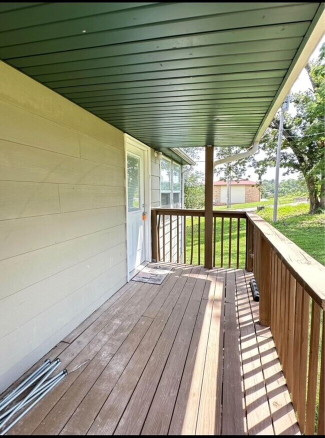 Building Photo - This 3 Bedroom Basement Duplex in Ozark is...
