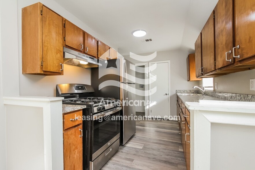 Building Photo - 916 1/2 North Willow Road, 74063; #1977520 - 1977520