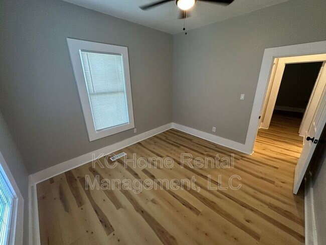 Building Photo - 4010 S Benton Ave