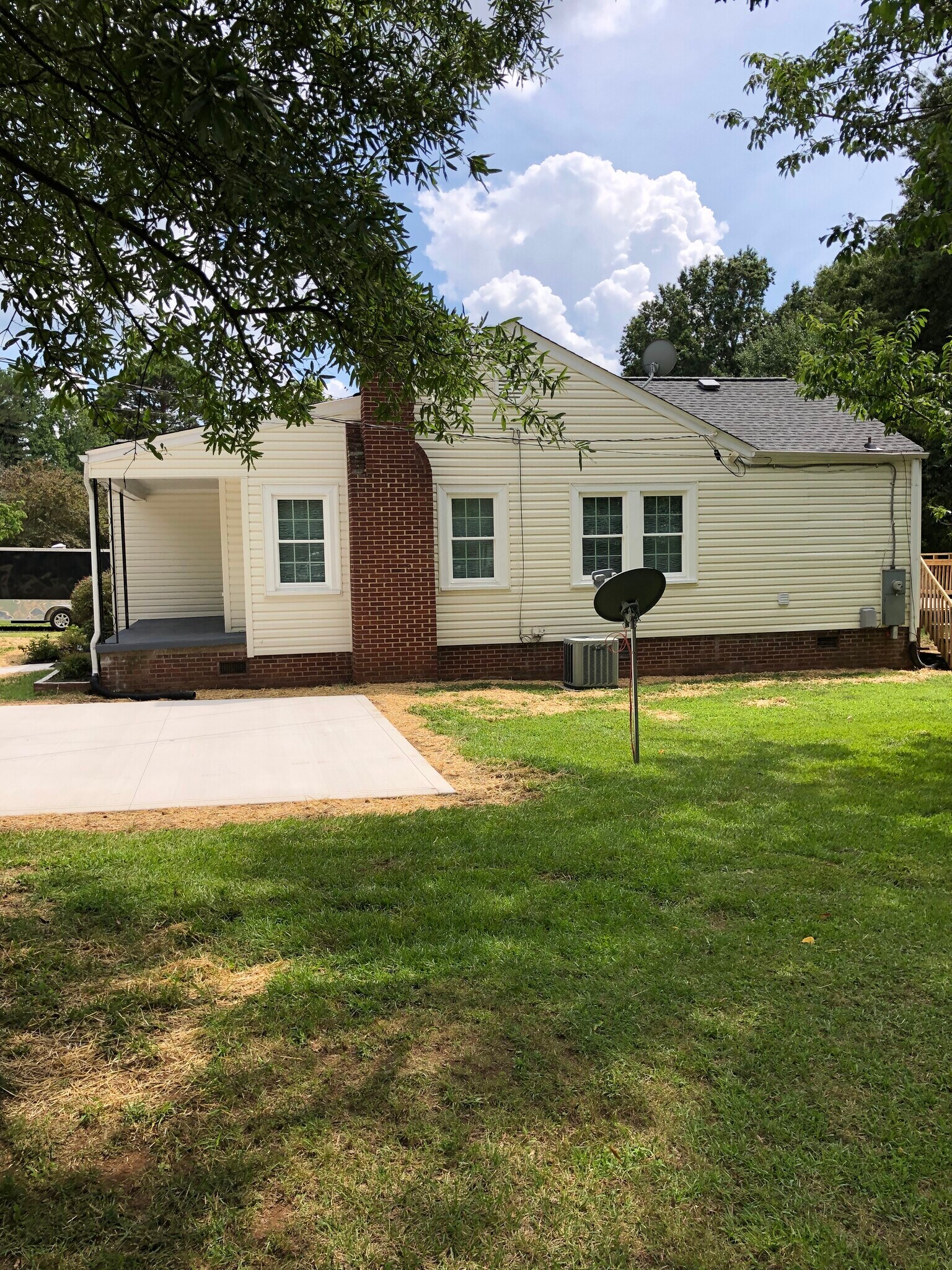 Building Photo - 415 Ogburn St