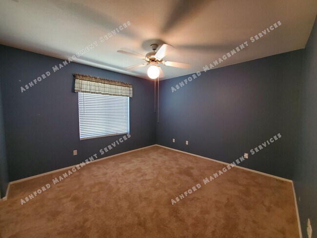 Building Photo - PINNACLE HILL RENTAL WITH MTN VIEWS, FIREP...