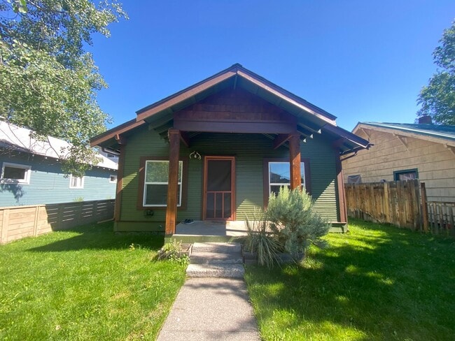 Building Photo - Adorable 3 bed/ 1 bath Home Desirably Loca...