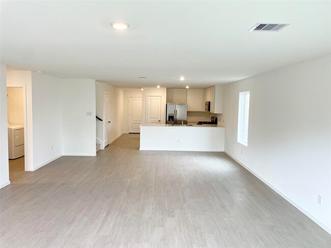 Building Photo - 6330 Breakaway Grv Dr