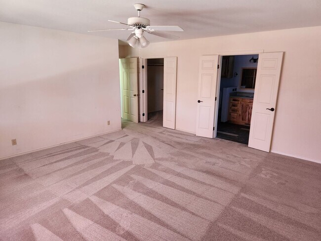 Building Photo - Available in JULY!  Large Single level Sin...