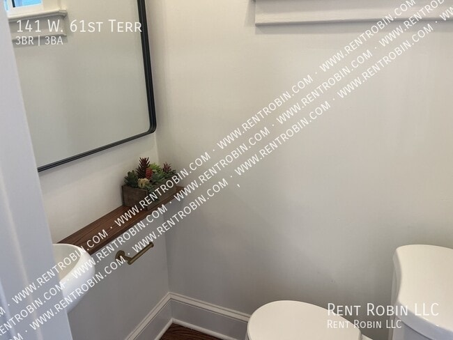 Building Photo - 141 W 61st Terrace