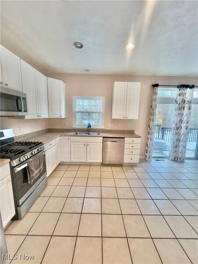 Building Photo - 654 Brookwood Ct