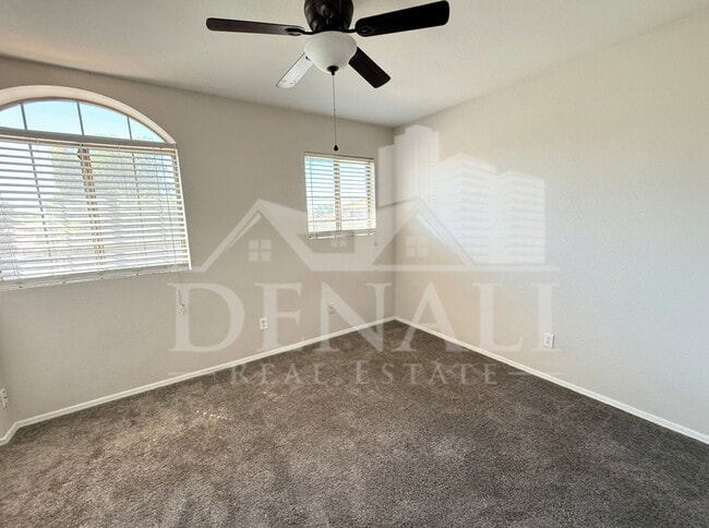 Building Photo - 1274 W Sparrow Ct