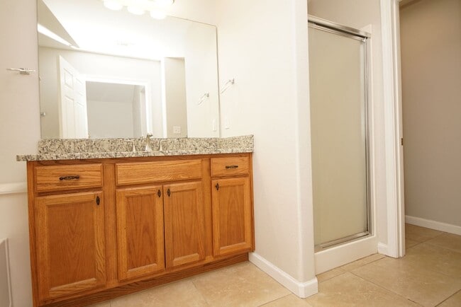 Building Photo - Central Niceville Location