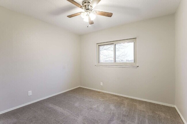 Building Photo - Spacious 2-Story Home – Move-In Ready!