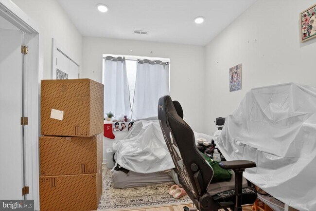 Building Photo - 1445 S 32nd St