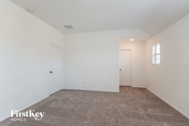 Building Photo - 3731 Solanum Dr