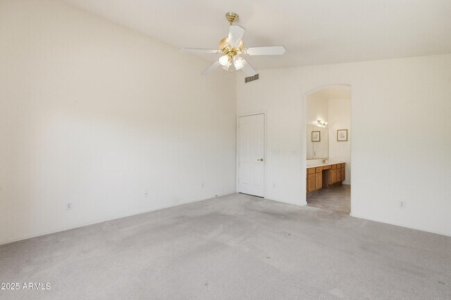 Building Photo - 4626 E Thorn Tree Dr